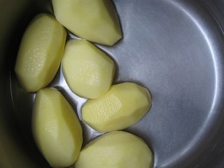 ziemniaki w garnku- potatoes in a saucepan