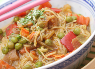 Asiatisches Nudelgericht