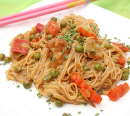 Asiatisches Nudelgericht