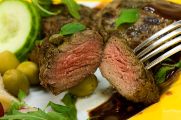 Lamm Medaillons - Steak- mit Rucola, Baguette