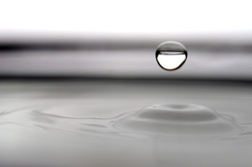 Wasser. Water. Acqua. Вода.水. H2O.