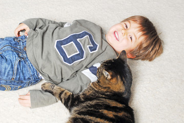 Katze und Kind