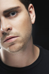 Obraz premium young man looking into camera