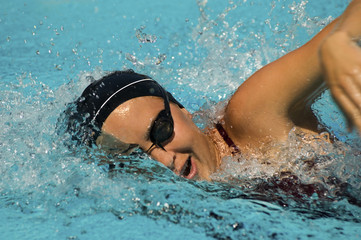 woman swimming in pool (close-up)