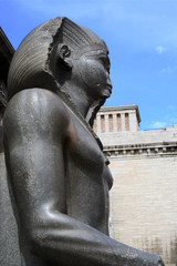 Statue &eacute;gyptienne