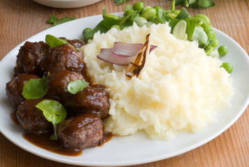 Meatballs with mashed potatoes