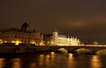 Naklejka na ściany i meble Paris at night