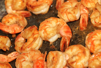 Frying pan with lots of shrimps scampi