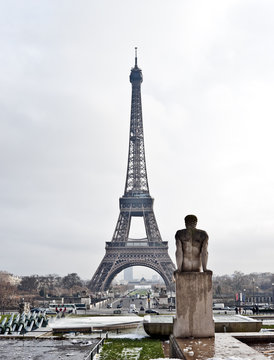 Tour Eiffel view with Chaillot sculpture