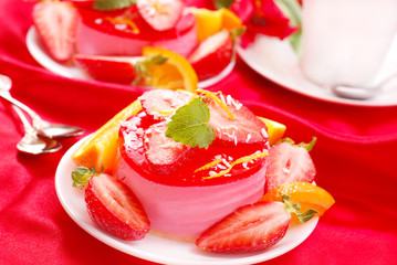 strawberry round cheesecake