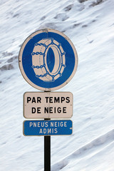 Panneau chaine obligatoire