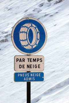 Panneau chaine obligatoire