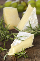 cheese with grapes and rosemary