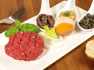 Tartar mit Zutaten