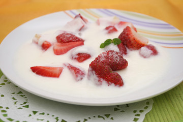 Jogurt mit Erdbeeren