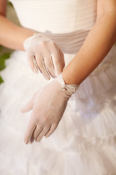 Bride Puts On A White Glove