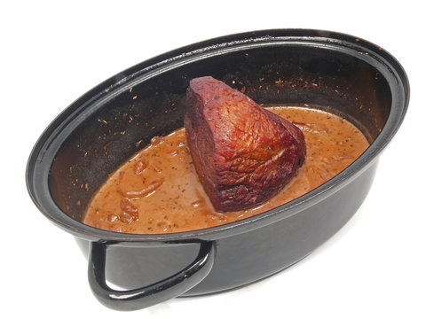 Rinderbraten im Br&auml;ter