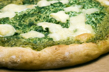 organic pizza spinach basil pesto cheese