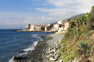 Fototapeta na wymiar Corsica - paesino sul mare