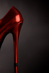 Roter Schuh als Hintergrund - 21411312
