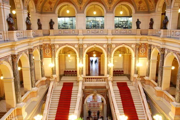 Schilderijen op glas Main hall of the Czech National Museum in Prague © Michalis Palis