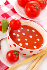 tomato soup with cream drops