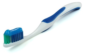 Blaue Zahnbürste mit Zahnpasta