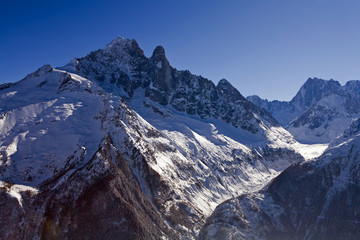 Paysage de montagne du Massif du Mont-Blanc en savoie dans les A