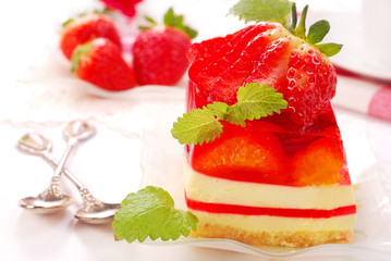 strawberry cake with jelly