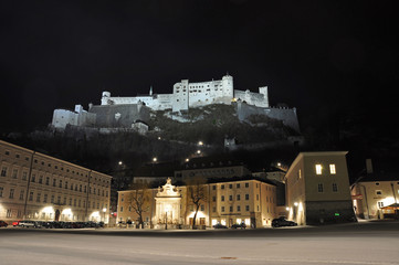 Burg Hohensalzburg bei Nacht