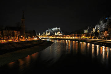 Obraz premium Salzburg nocą