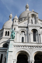 Fototapeta na wymiar Façade de la Basilique du Sacré Coeur à Paris