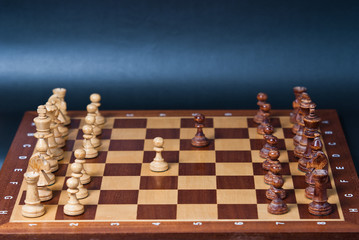 Fototapeta Szachownica z szachami obrona sycylijska obraz