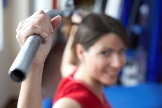 Frau am Sportger&auml;t