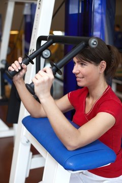 Frau am Sportger&auml;t