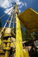Ground drilling machine