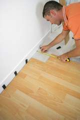 Poseur de parquet flottant