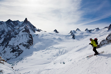 Naklejka na ściany i meble Man's skiing, chamonix, valle blanche
