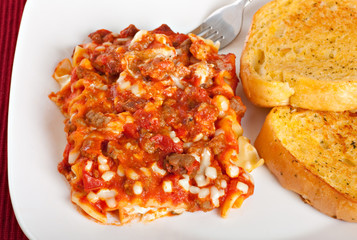 Lasagna With Garlic Toast