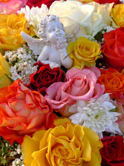 Blumenschmuck auf Grab