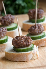 Miniburgers with a slice of cucumber