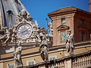 Fototapeta na wymiar saint peter's dome exterior & statues