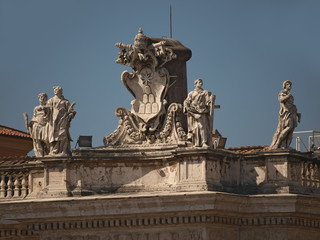 Obraz premium statues at st peter's square