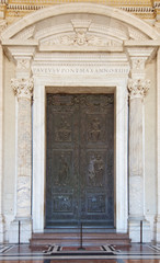 Fototapeta na wymiar saint peter's basilica filarete door