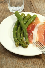 Spargel und Schinken