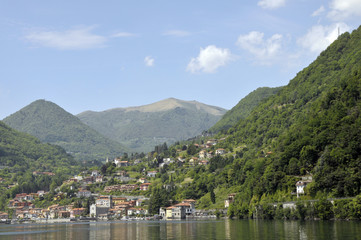 Fototapeta na wymiar Argegno nad jeziorem Como