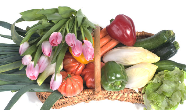 panier de l&eacute;gumes frais vu d'en haut