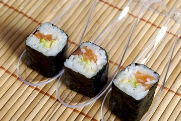 makis sur cuillères