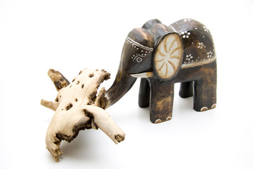 Elefant mit Wurzel