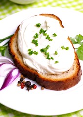 Brot mit Schnittlauchquark